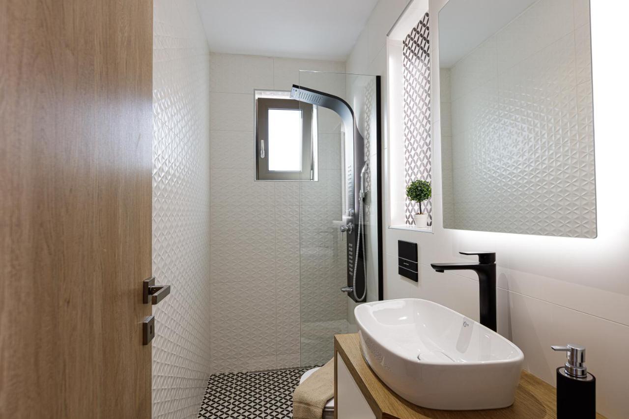 Koin Villa Sunrise, With Heated Pool & Whirlpool Perama  Dış mekan fotoğraf